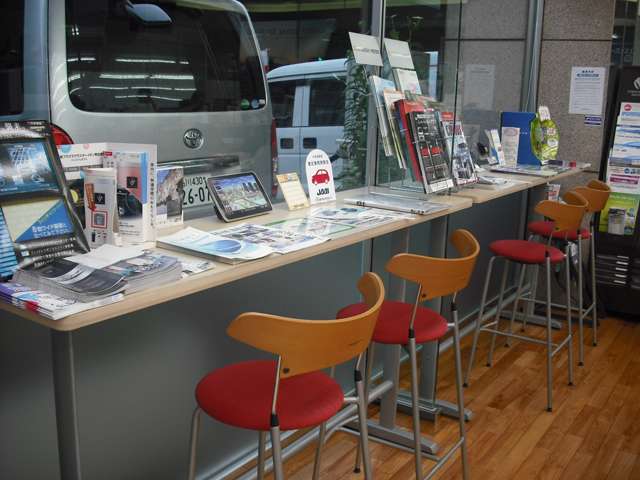 港三菱自動車販売 クリーンカー港中央
