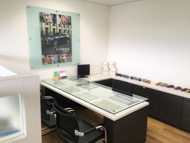 大阪トヨタ自動車(株) 高槻店