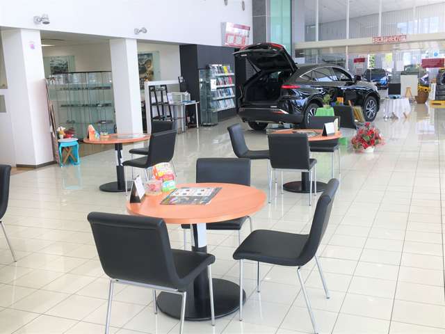 大阪トヨタ自動車(株) 高槻店