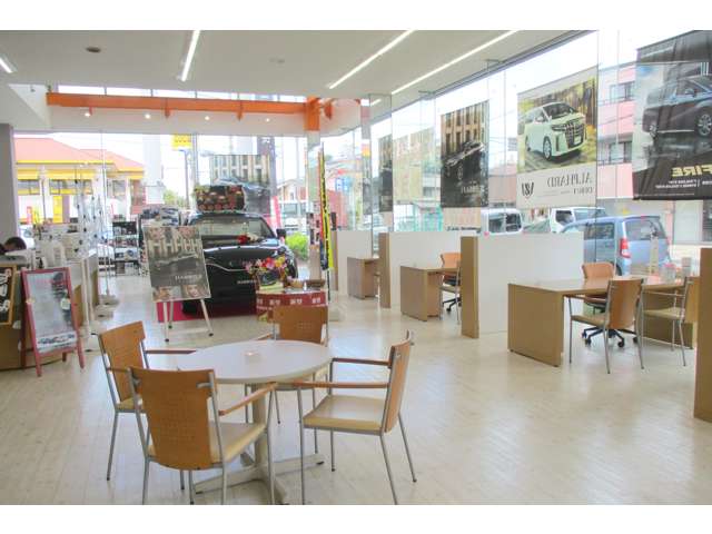 トヨタカローラ大阪(株) 柏原店