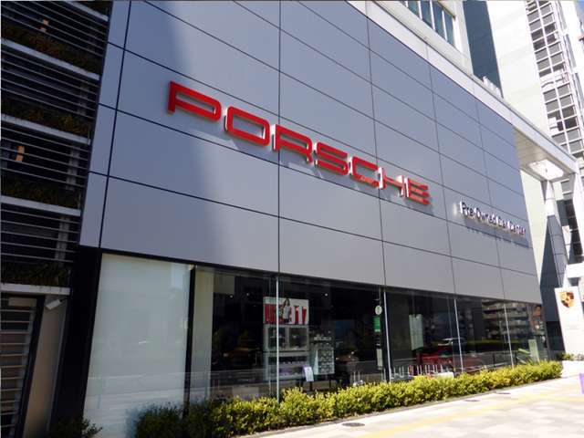 東京都 文京区の中古車販売店 ポルシェセンター高輪 小石川認定