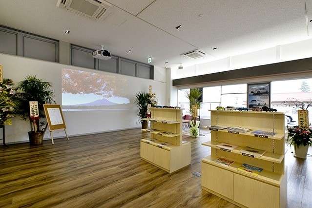 トヨタカローラ福島 城北店