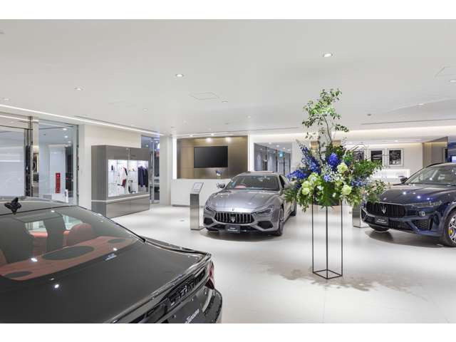 マセラティ名古屋インター