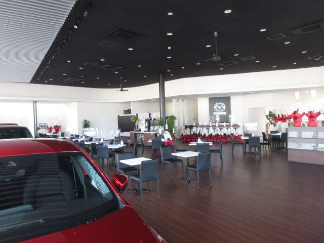 三重県 四日市市の中古車販売店 東海マツダ販売(株) 羽津ユーカー