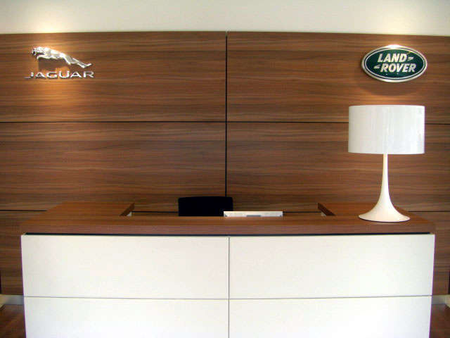 ジャガー・ランドローバー三鷹