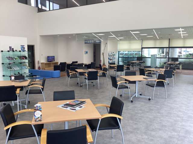 九州マツダ 中津店