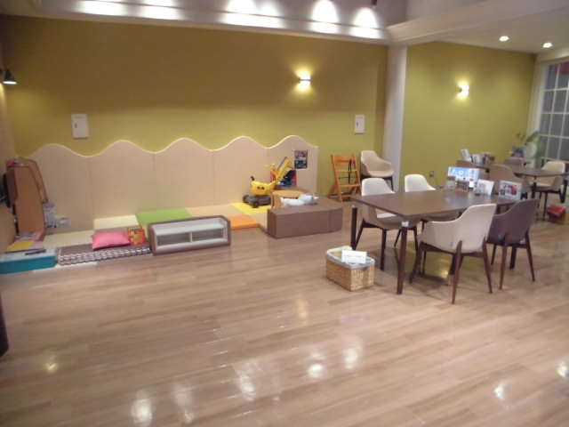 日産大阪販売(株) UCARS枚方