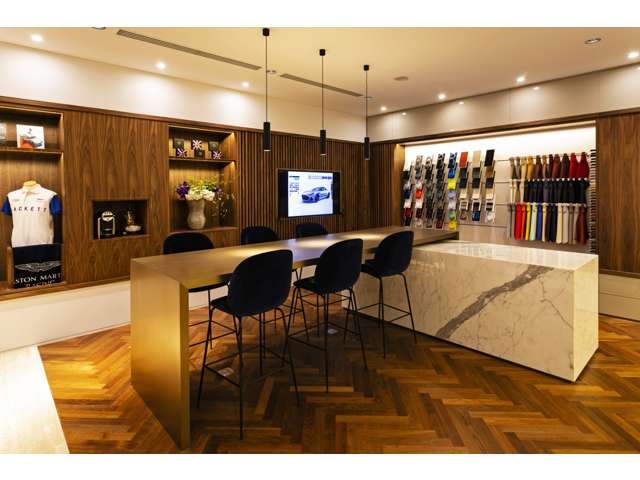 アストンマーティン神戸