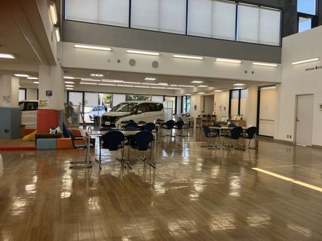 日産東京販売 U-Carひろば三鷹店