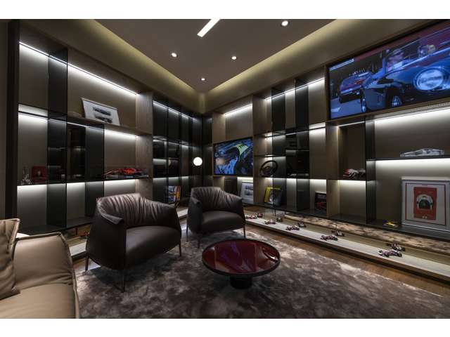 フェラーリ正規ディーラー European Version HAKATA