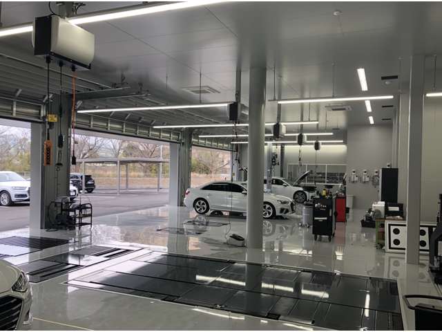 富士自動車 Audi福岡東