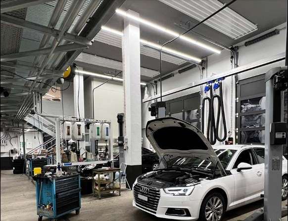 ユニバーサルモータース