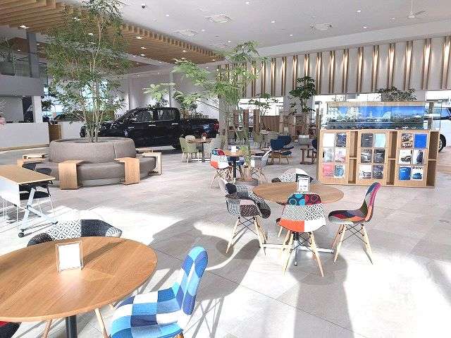 神戸トヨペット(株) THE GARAGE 宝塚インター南