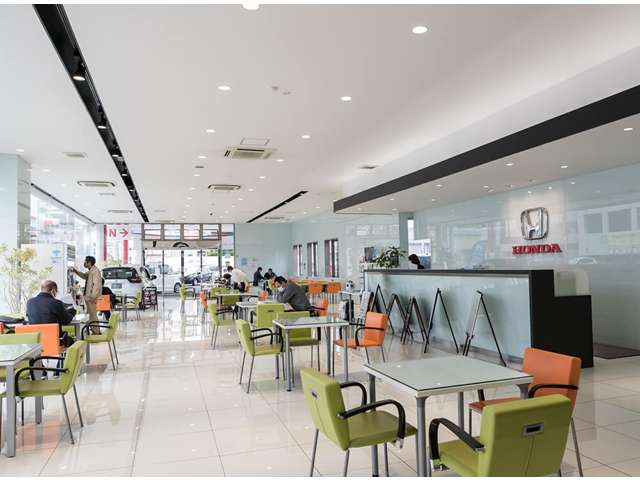 ホンダカーズ大阪 布施高井田店 (Honda認定中古車取扱店)