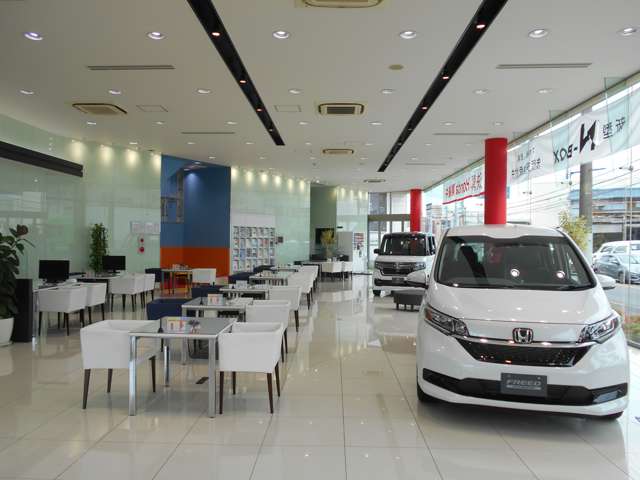 ホンダカーズ大阪 摂津店(Honda認定中古車取扱店)