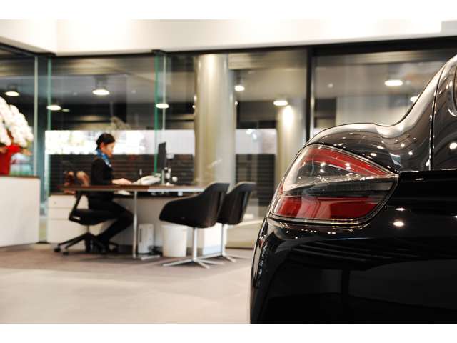 ポルシェセンター中大阪 認定中古車センター