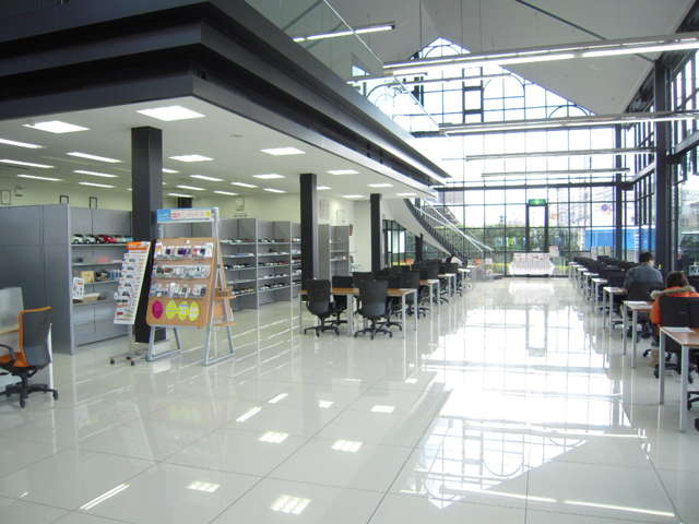 トヨタカローラ南海(株) 光明池プラザ