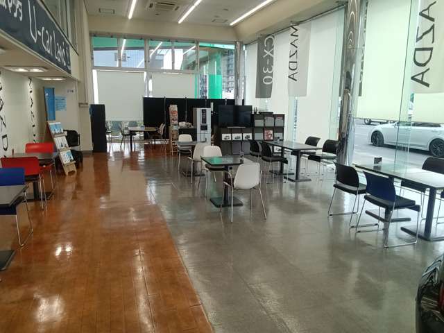 大阪マツダ販売(株) 香里ユーカーランド