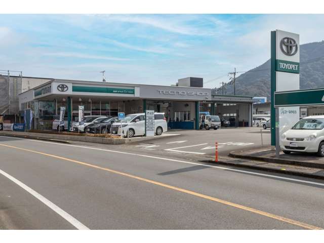 高知トヨタ株式会社 ヴィユーなかむら