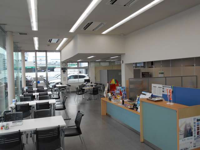 九州マツダ 板付店