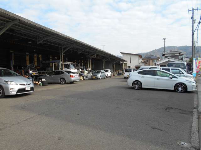 BOLT GARAGE