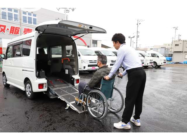 スーパーアップル弘前店 福祉車両課
