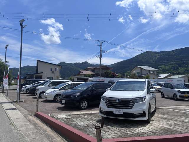Honda Cars 西置賜 白鷹店U-Selectコーナー