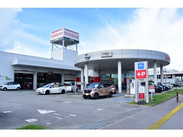 琉球日産自動車 豊崎店
