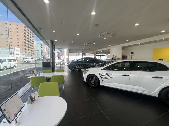 日産大阪販売(株) ルノー大阪城