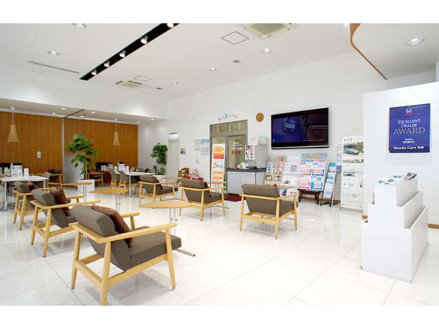 ホンダカーズ兵庫 三田中央店 (Honda認定中古車取扱店)