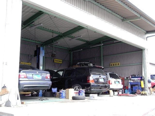 ステップモータース 本店